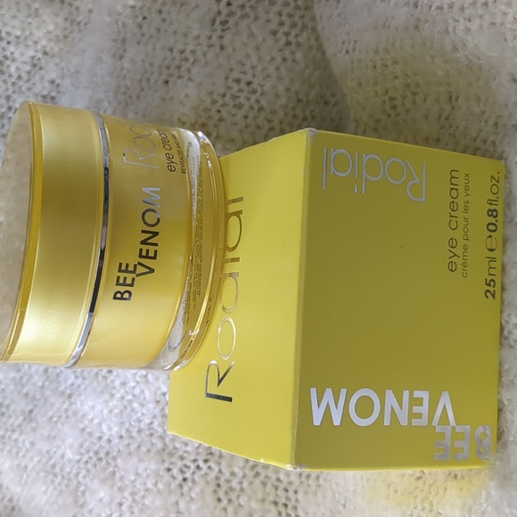Rodial Anti-Ageing Bee Venom Eye Cream, 25ml/0.80fl oz - Picture 13 of 13